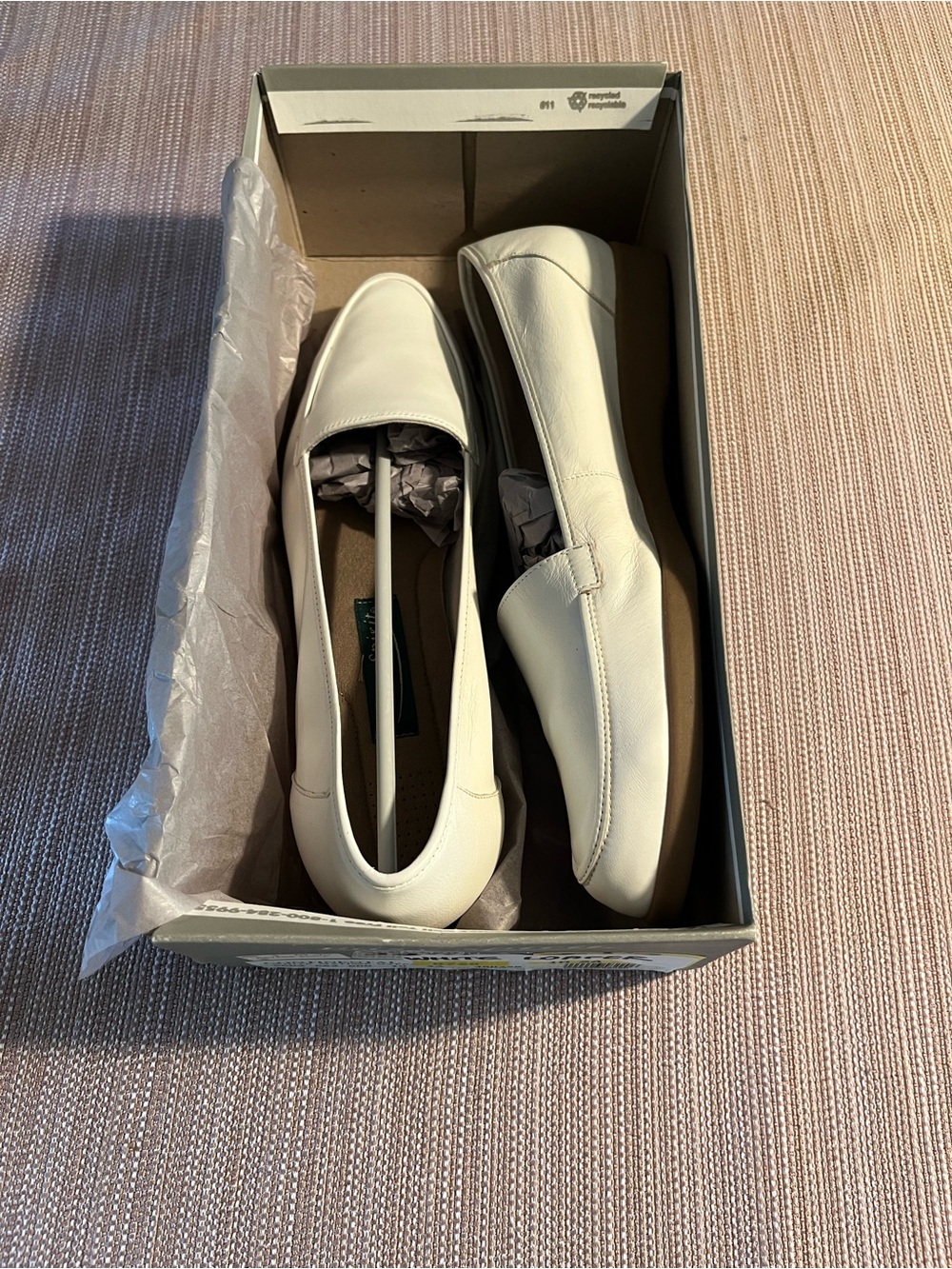 NEW! Women’s Easy Spirit White Slip on Loafers Size 10 Narrow